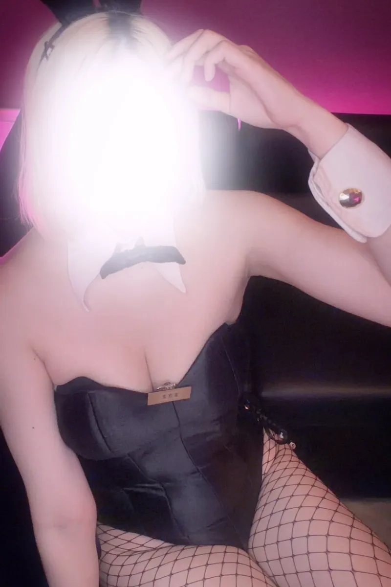 1番目のモーダル版' .$store_name. '所属のキャスト' .$post[0]['name']. 'のSNS写真