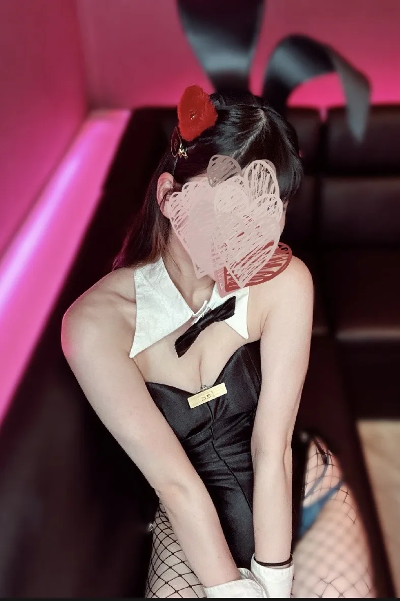 1番目のモーダル版' .$store_name. '所属のキャスト' .$post[0]['name']. 'のSNS写真